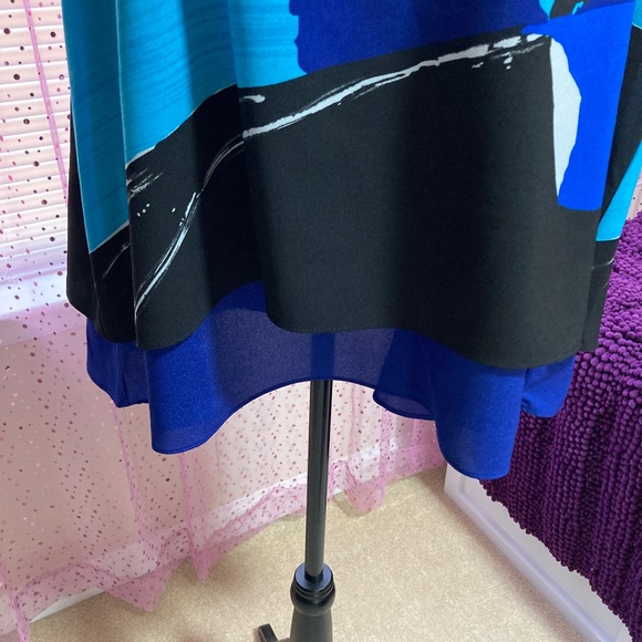 NEW YORK & CO. - FEMININE BLOUSE (NEW) WITH TAGS - Picture 5 of 7